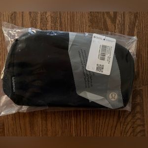 Lululemon belt bag black/gold 1L NWT